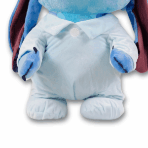 Peluche Stitch en pijama, primer plano de las patas