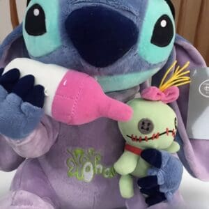 zoom cara peluche Stitch bebé