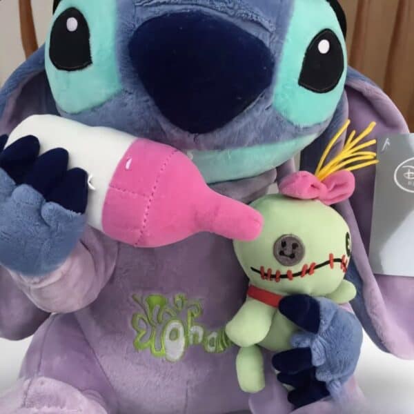zoom cara peluche Stitch bebé