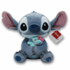 Peluche Stitch 100 Años oficial Disney, 20cm, sujetando su muñeca Scrump y mostrando el logo Disney 100 bordado.