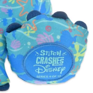 Ejemplo de etiqueta oficial en un peluche Stitch Disney