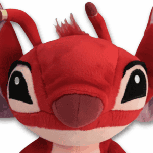 Zoom en la cara del peluche Stitch rojo